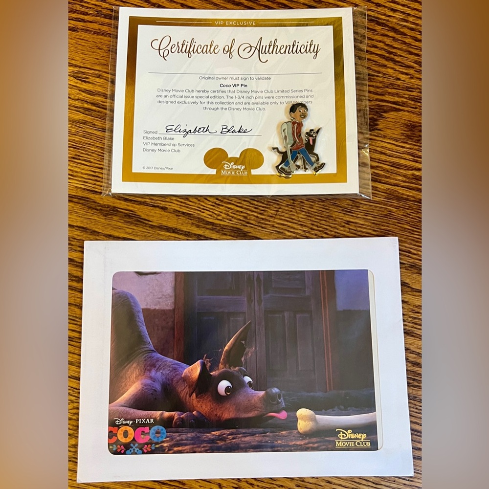 Disney Movie Club Coco Collectible VIP Pin+Lithograph set in original packaging